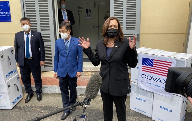 US hands over donated Pfizer vaccine to Vietnam